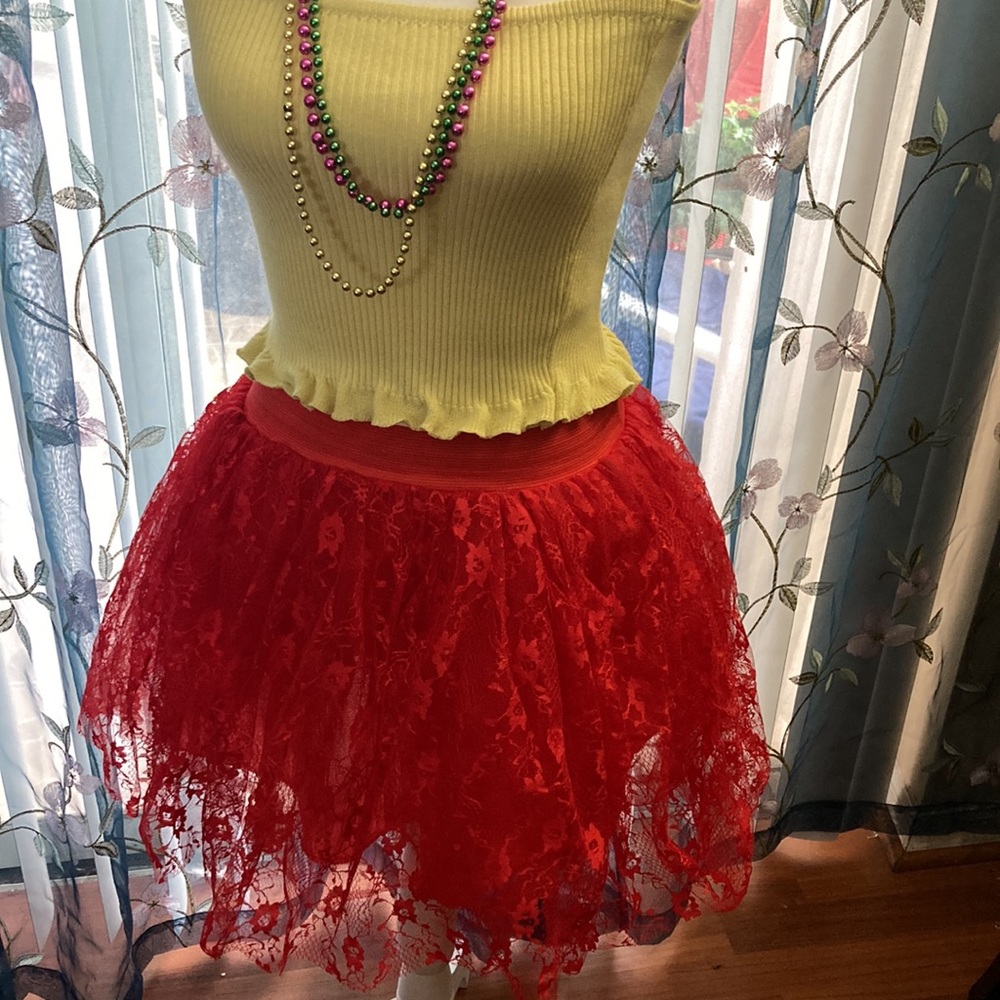 Red tutu - Picture 3 of 3